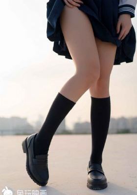 老师把衣服裤子脱给男人看_电影免费观看